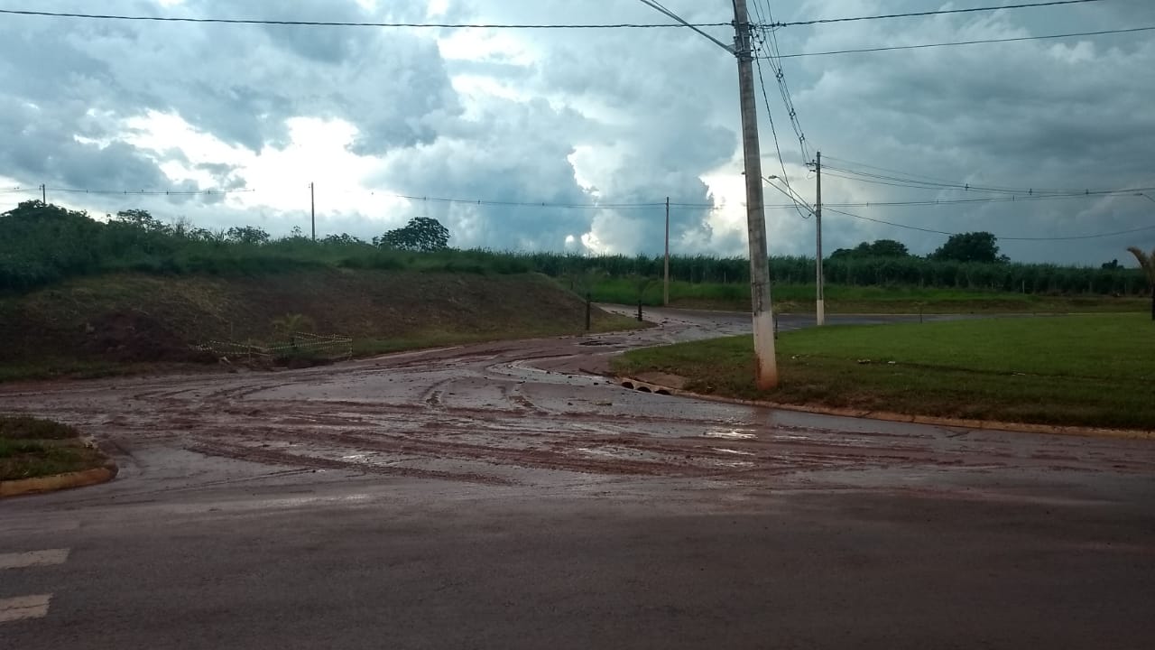 Após limpeza do acesso ao Vida Nova, Defesa Civil monitora o local