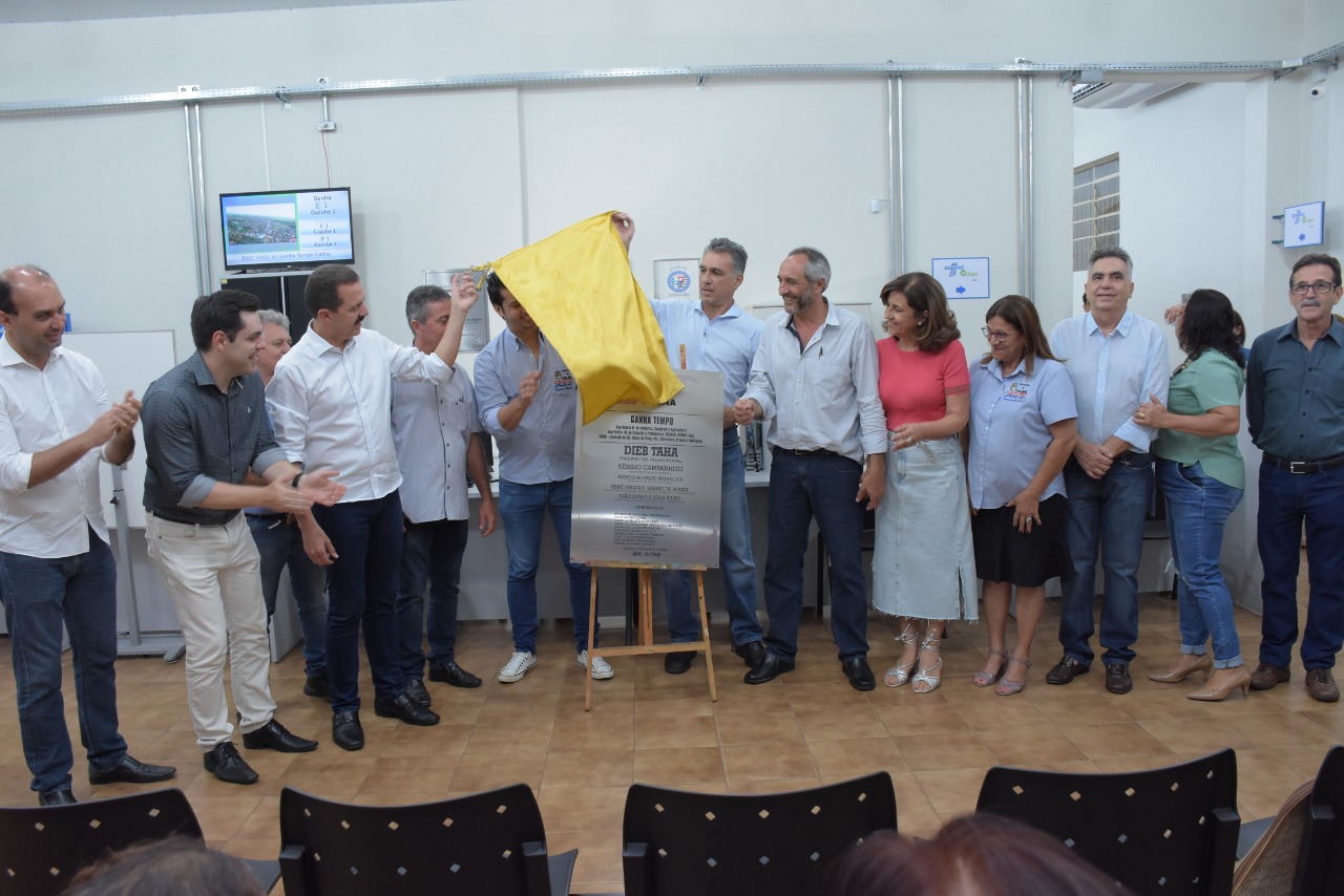 Prefeito Dieb inaugura Ganha Tempo Colina