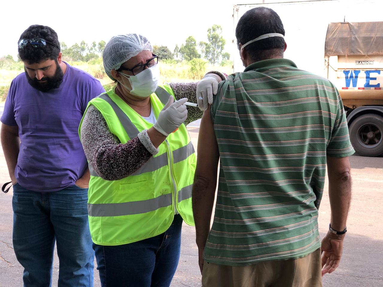 Vigilância Epidemiológica vacinará caminhoneiros até o dia 15 de maio