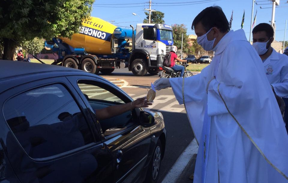 Dia de Santo Antônio teve distribuição de pães bentos