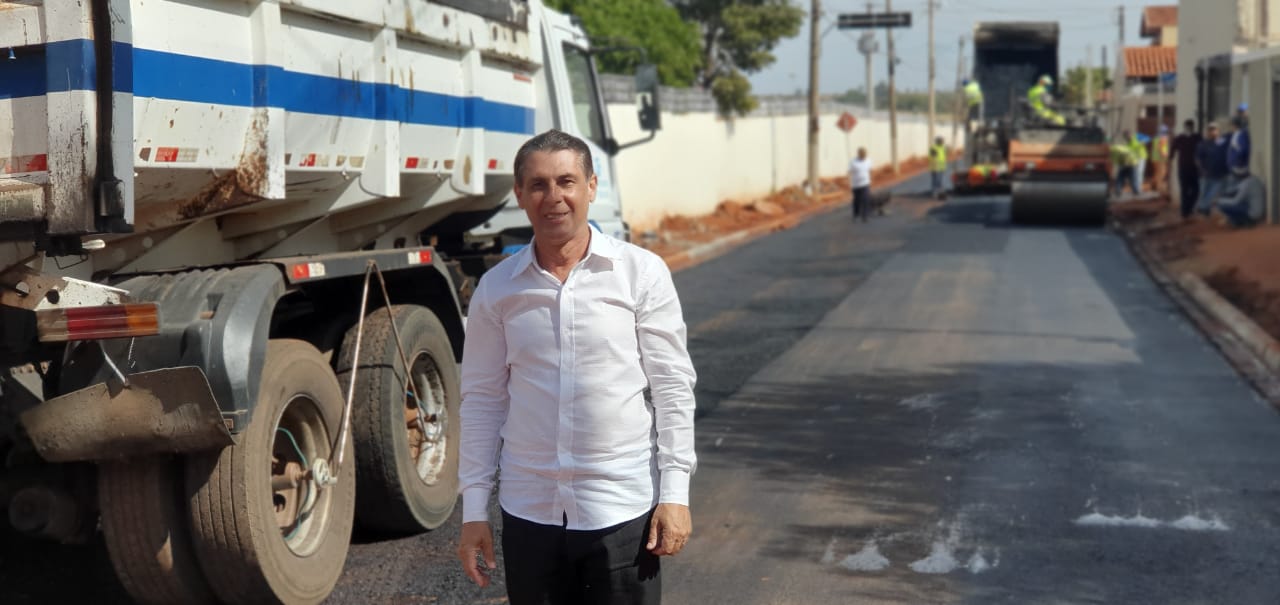 Deputado Sebastião Santos vistoriou reta final das obras na  avenida 25