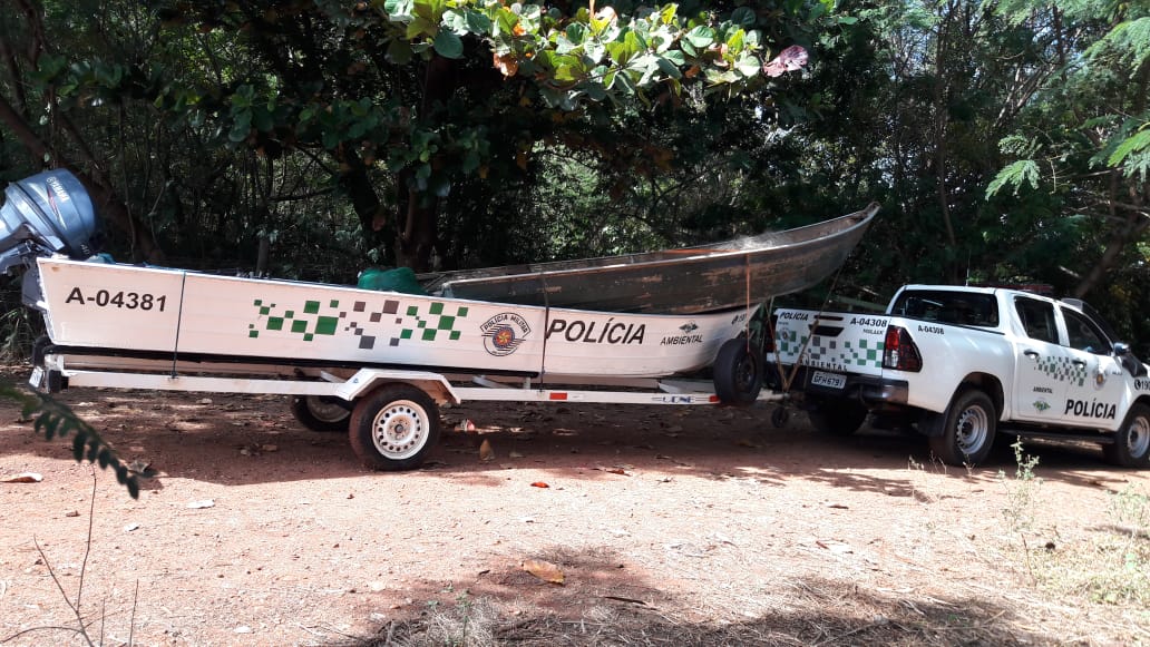 Fiscalização da Polícia Ambiental flagra pescadores com documentação vencida