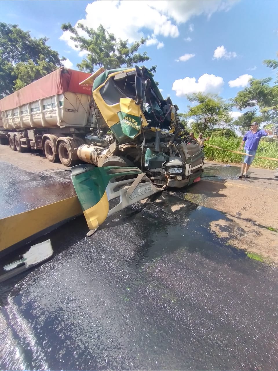 Acidente na BR 364 em frente a Cervejaria em Frutal-MG