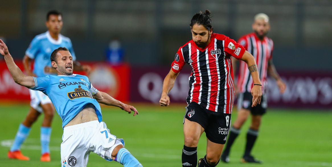 São Paulo goleia  na estreia e o Santos perde na Libertadores