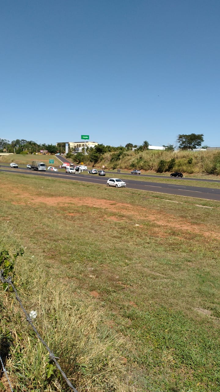 Homem em surto paralisou trânsito na rodovia