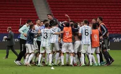 Argentina vence nos pênaltis e garante vaga na final da Copa América