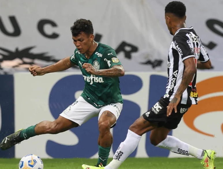 Atlético-MG vence o Palmeiras em duelo de líderes