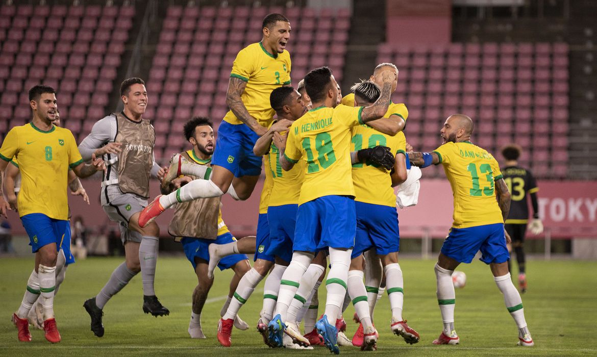 Brasil bate México nos pênaltis e vai à final contra Espanha