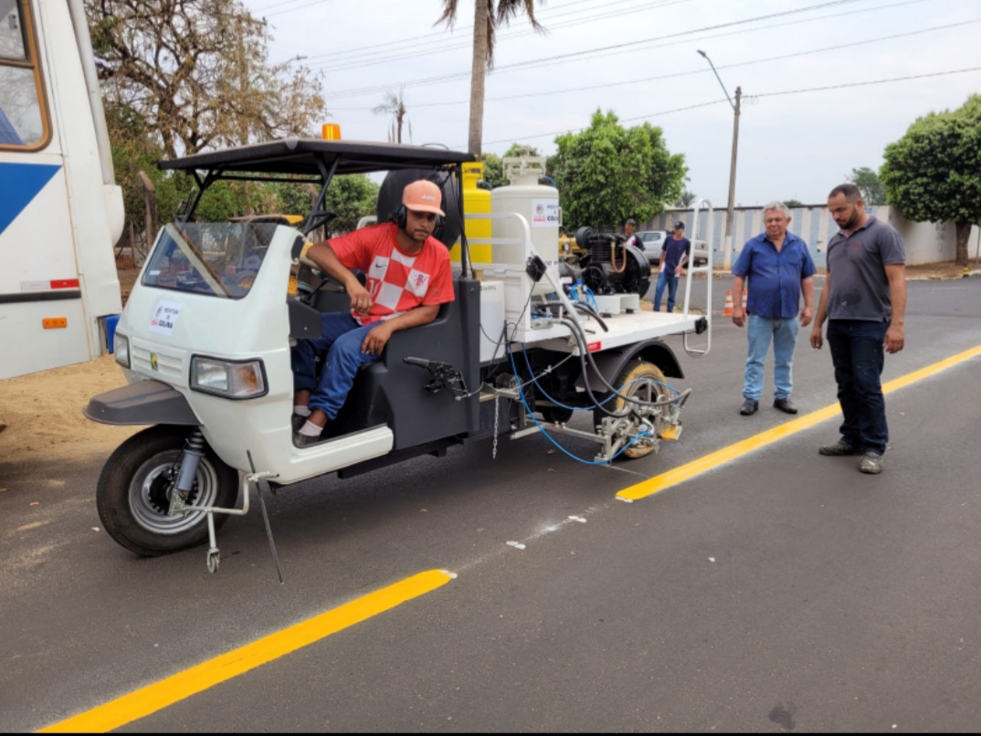 Prefeitura de Colina adquire novo equipamento para pintura de sinalização viária