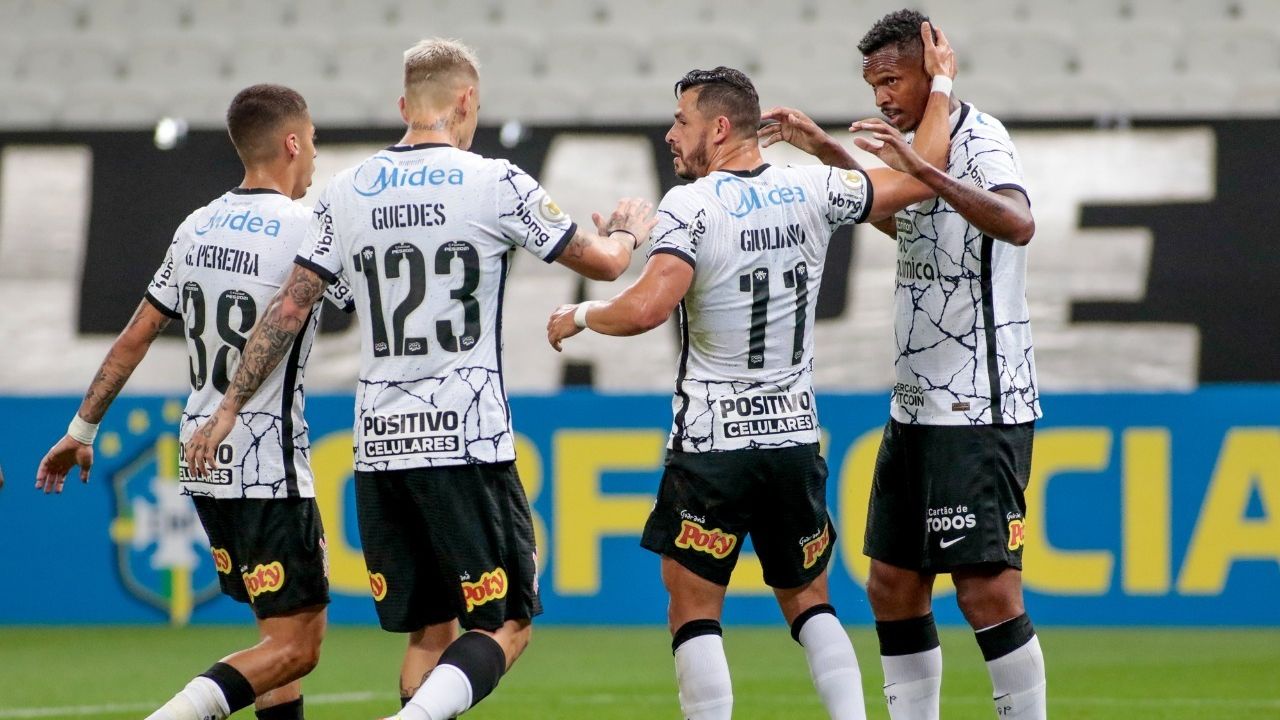 Corinthians vence o Bahia e sobe para o quarto lugar no Brasileirão