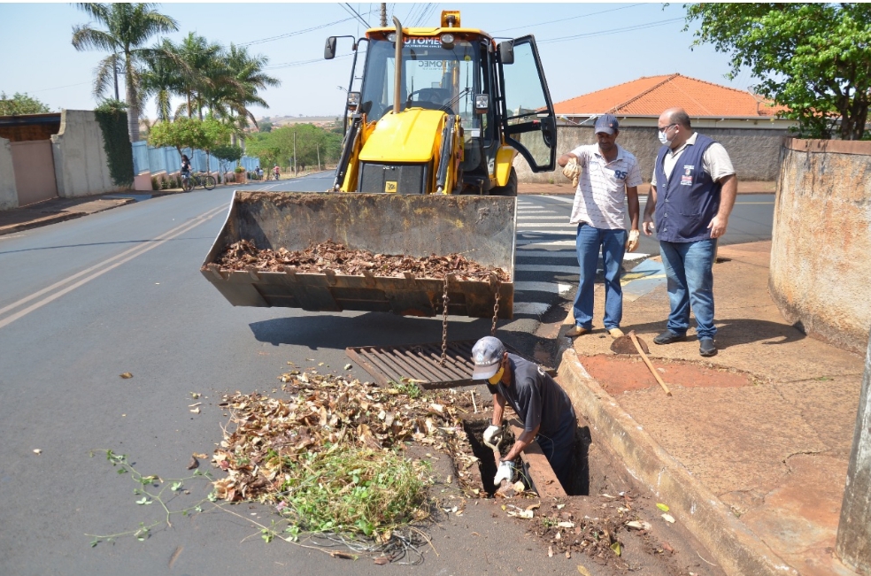 Colina  realizou limpeza de galerias pluviais e bueiros