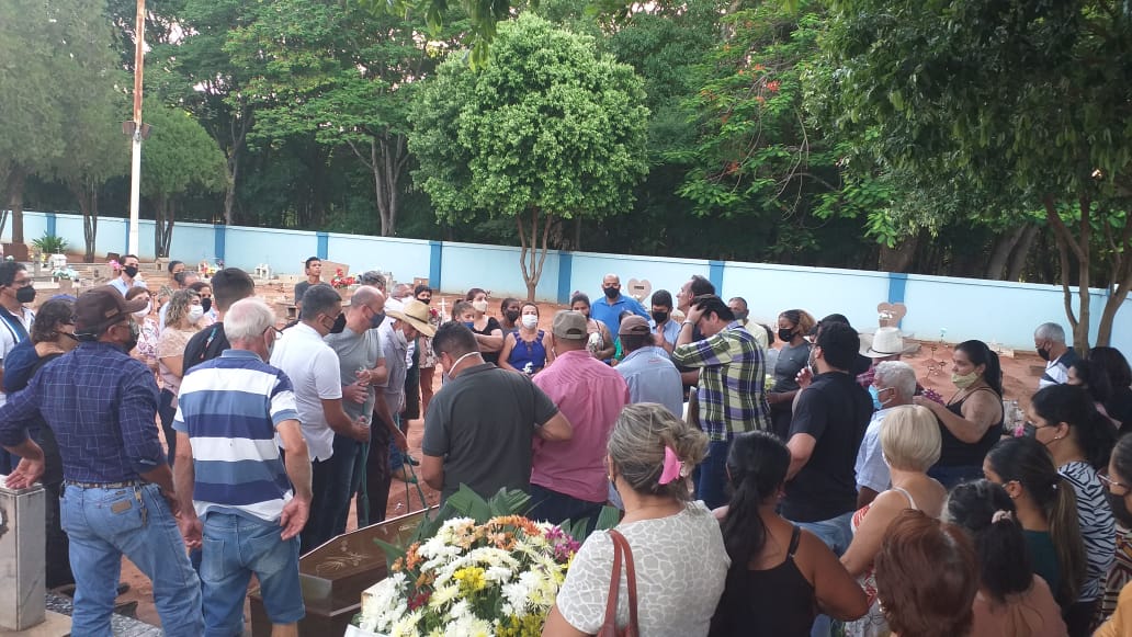 Locutores  prestam última homenagem a Barra Mansa