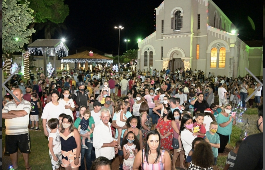 Chegada do Papai Noel em Colina emociona população com show de cores, encanto e magia