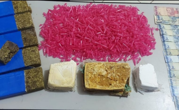 PM prende 5,6 kg de drogas no Santa Cecília