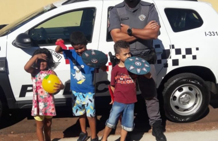 Polícia Militar distribuiu presentes no Natal