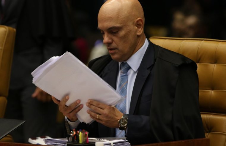 Alexandre de Moraes abre inquérito sobre live do presidente