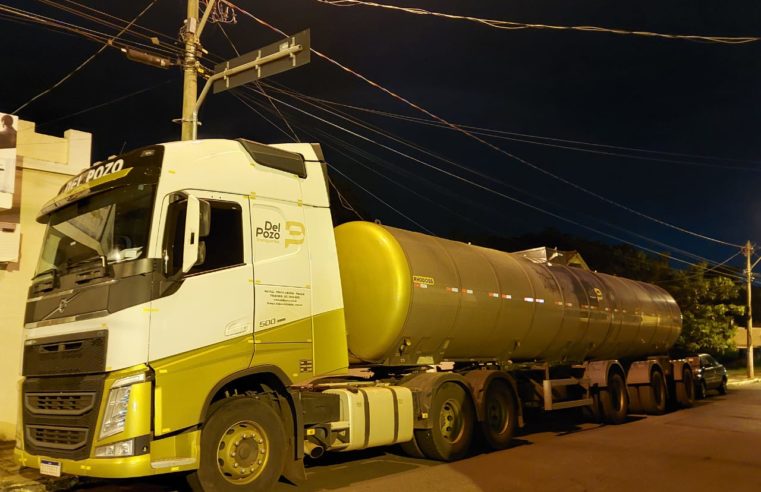 PM recupera caminhão roubado em Orlândia e prende cinco assaltantes