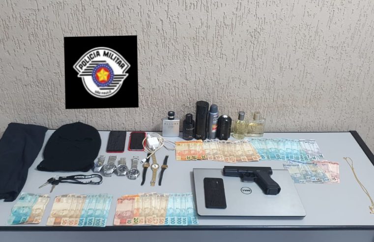 Dupla de assaltantes é presa praticando roubo em residência