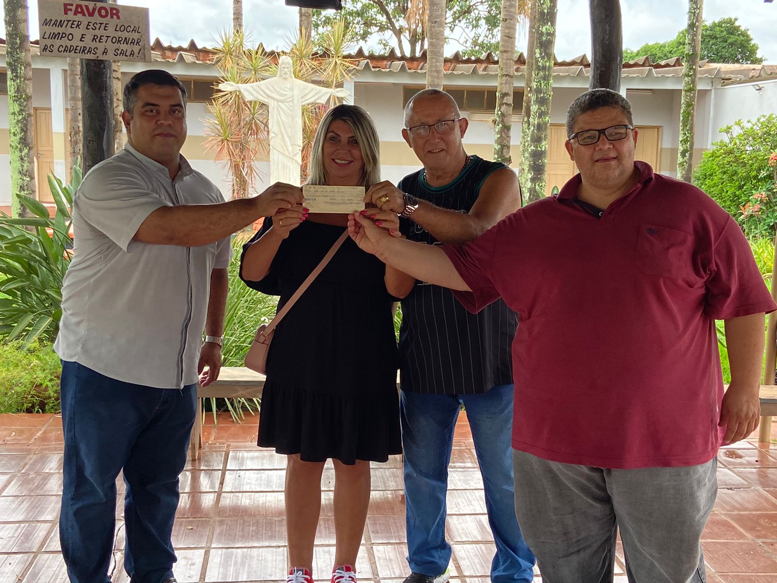 Paróquia do Bom Jesus entrega carro sorteado