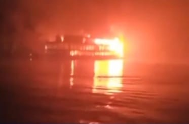 Incêndio em ferry boat deixa 38 mortos em Bangladesh