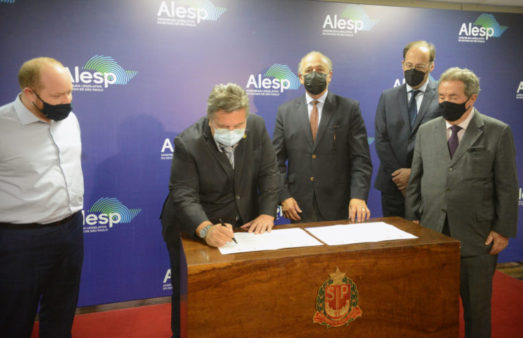 Alesp e Tribunal de Contas do Estado firmam acordo para difusão de conteúdos informativos