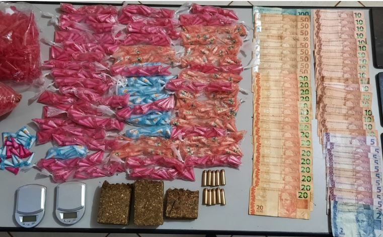 PM faz apreensão de mais de 1,5kg de drogas em operação