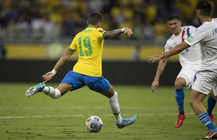 Brasil goleia o Paraguai e segue invicto