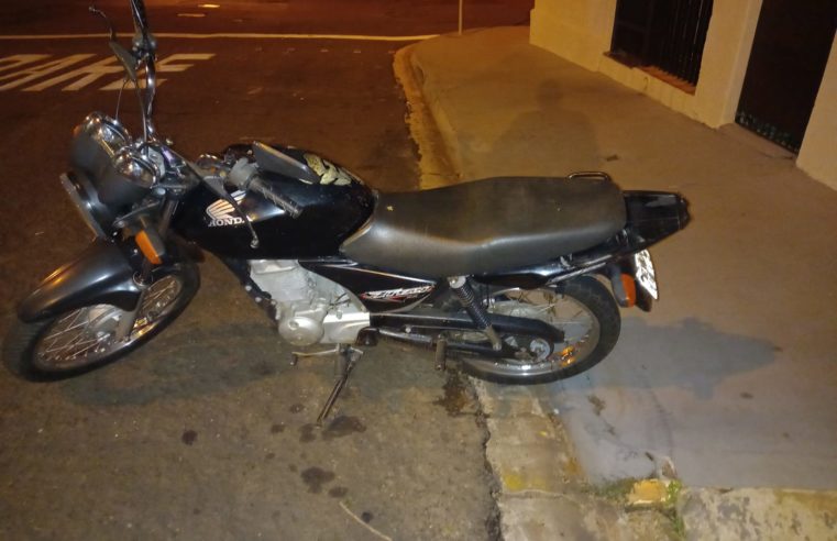 PM recupera moto e detém autores de furtos