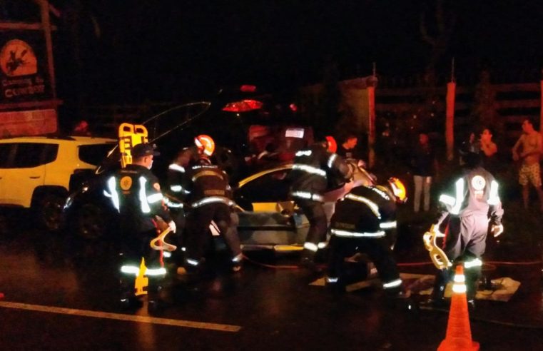 Vítimas foram retiradas das ferragens pelos Bombeiros