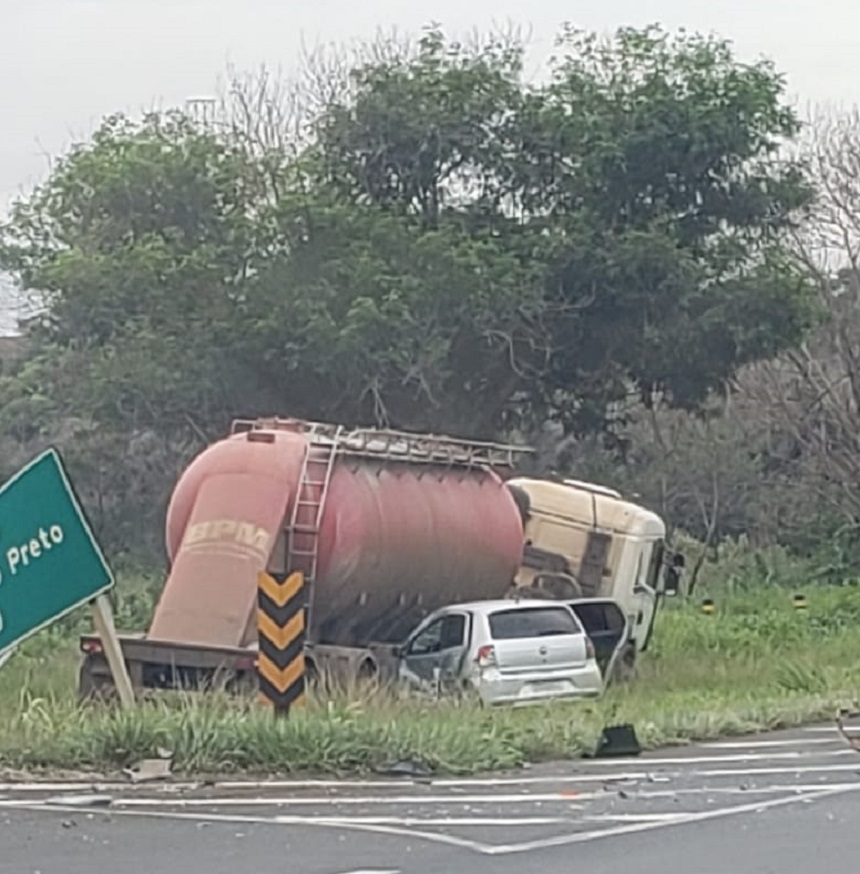 Colisão deixa um ferido no trevo de Olímpia