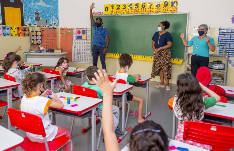 Estudantes retornam às aulas na Rede Municipal