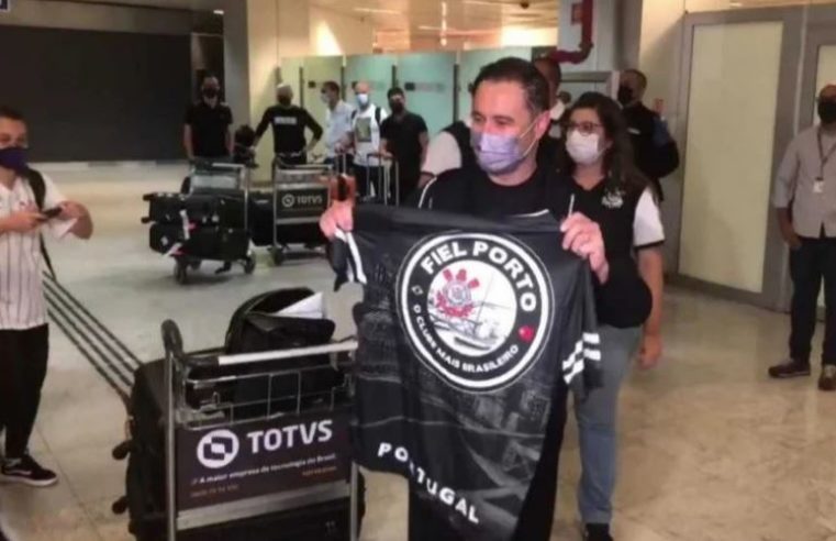 Vitor Pereira chega ao Brasil para assumir o Corinthians