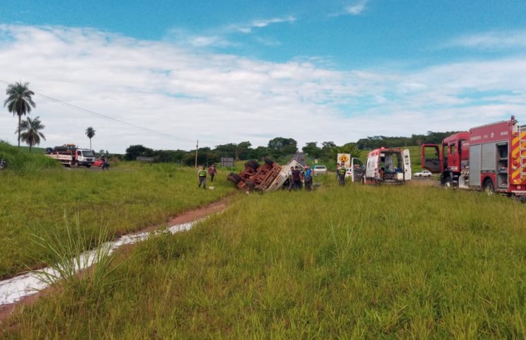 Motorista morre após tombamento em trevo do Ibitu