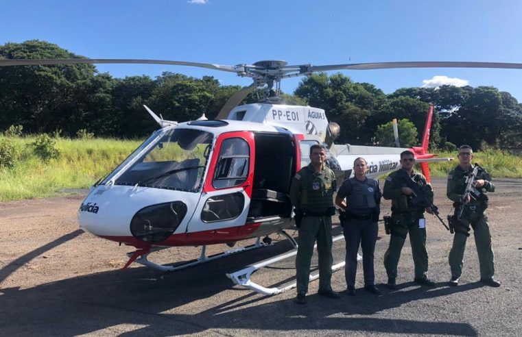 Com apoio do Águia, PM detém trio e recupera motocicleta roubada durante a operação Sufoco