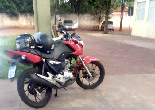 Mototaxista fica sem moto após assalto em agência