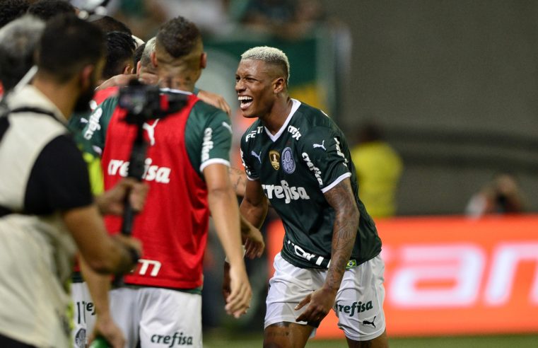 Palmeiras derrota o Corinthians e confirma a liderança no geral