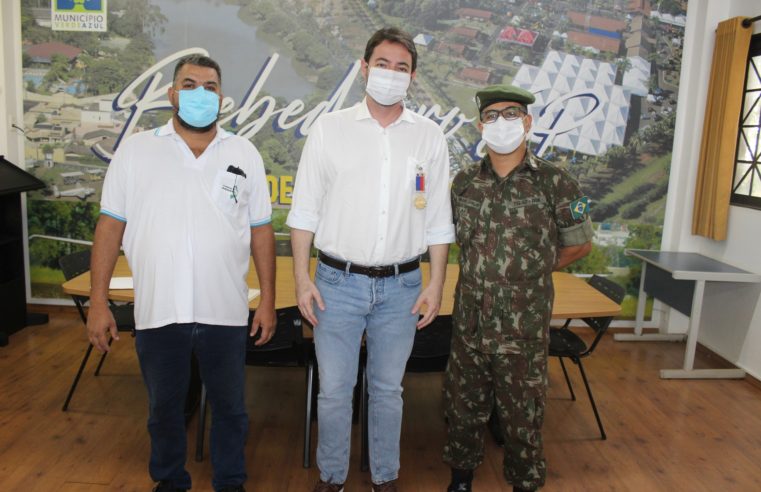 Tiro de Guerra entrega homenagens ao prefeito Lucas Seren