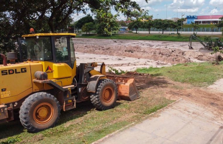 Região dos Lagos: Máquinas trabalham no desassoreamento do 1° lago