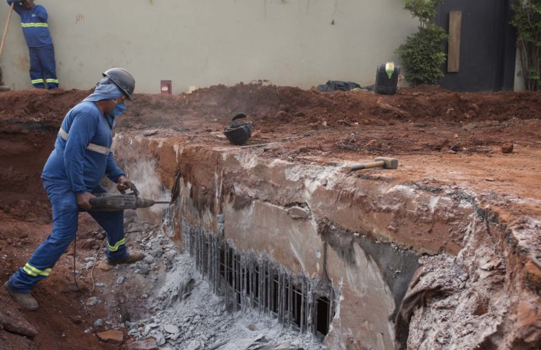 Prefeitura prepara avenida 35 para assentamento das novas aduelas