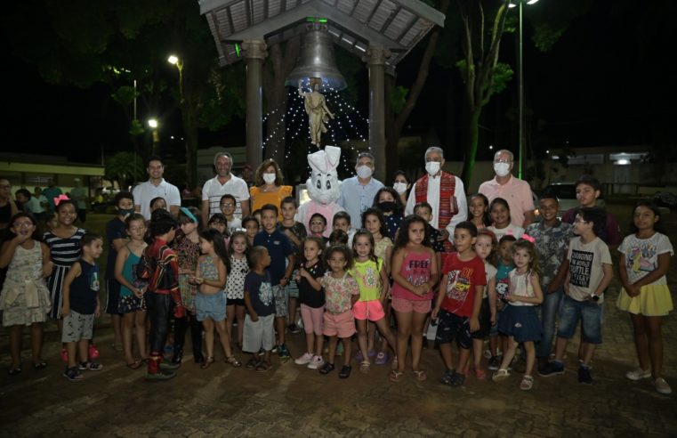 Fundo Social de Colina inaugura decoração especial de Páscoa na Praça Central