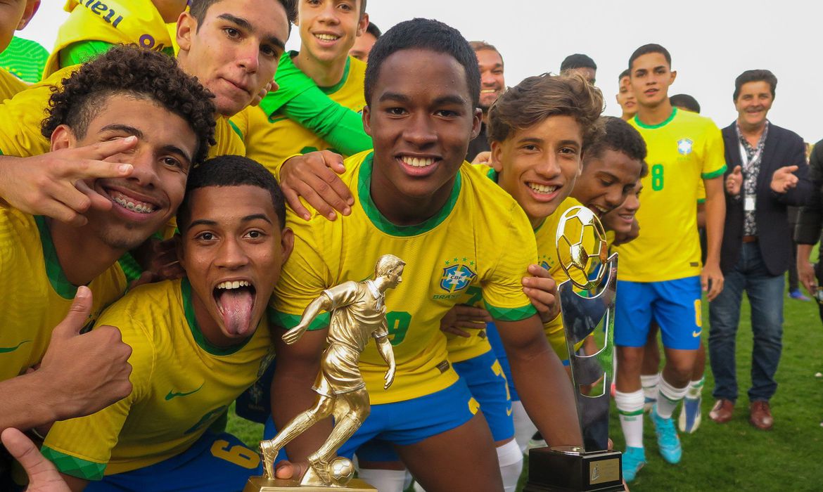 Seleção sub-17 conquista bi-campeonato, na França