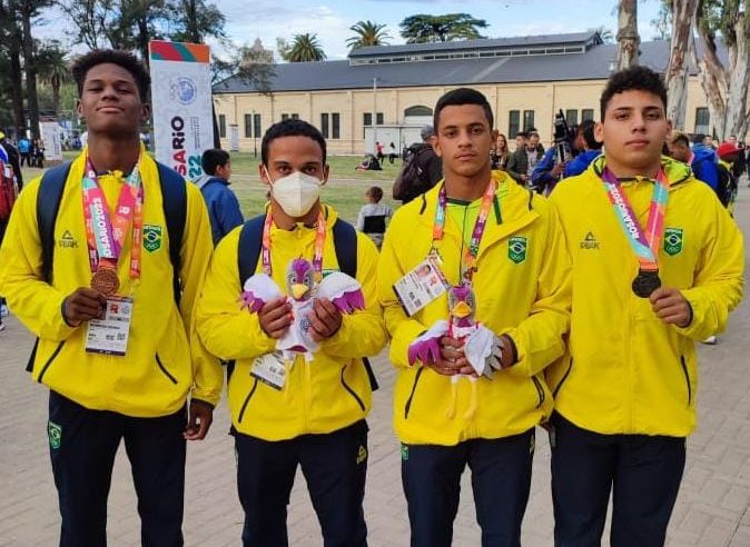 Atletas formados no Projeto Revelar retornam com medalhas do Sulamericano