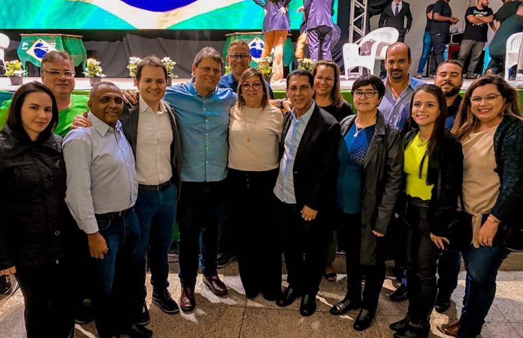 Bolsonaro e o pré-candidato Tarcísio de Freitas   participaram de Encontro em Barretos