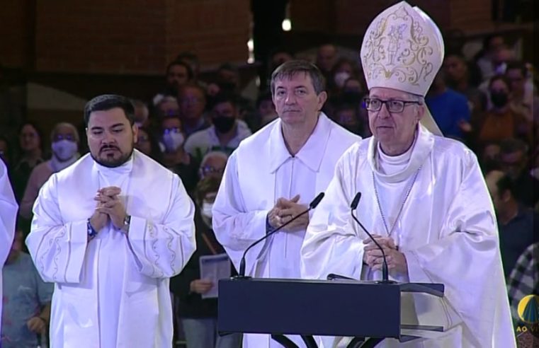 Bispo e padres da diocese celebraram missa em Aparecida