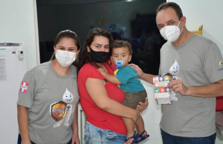 Prefeito Tuta acompanha Dia D de vacinação em Colômbia e Laranjeiras