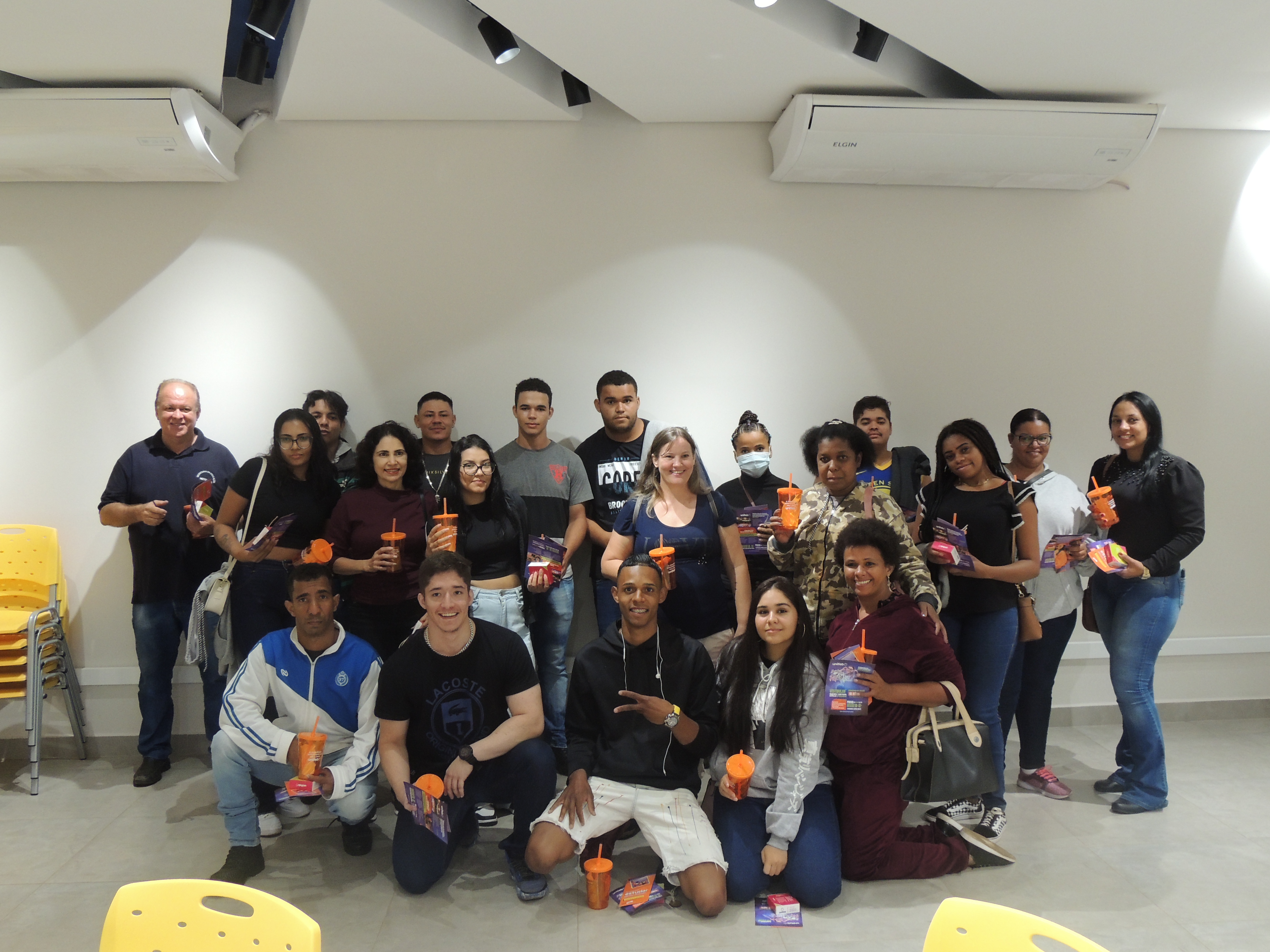 Alunos de Guaíra visitam UNIFEB e vivenciam experiência universitária