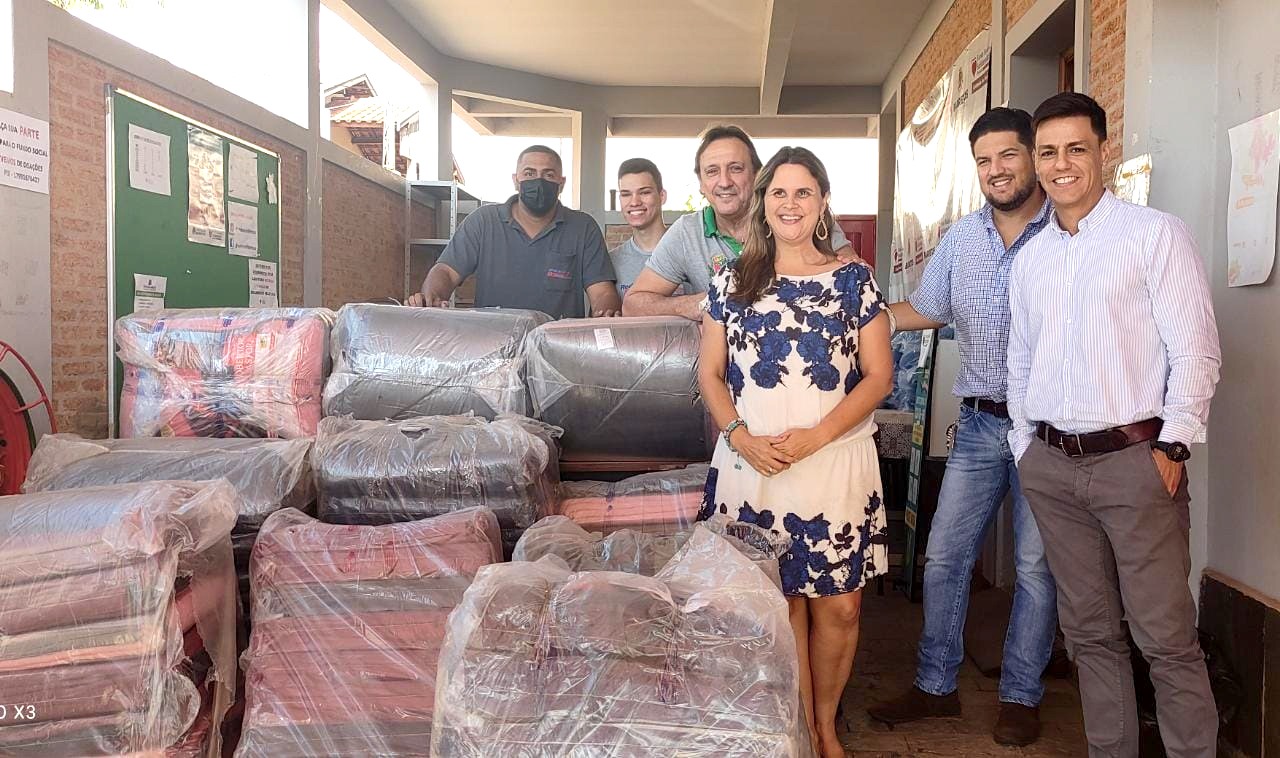 Rede Drogadada entrega doação de 100 cobertores