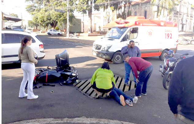 Motociclista fica ferida em acidente no bairro Fortaleza