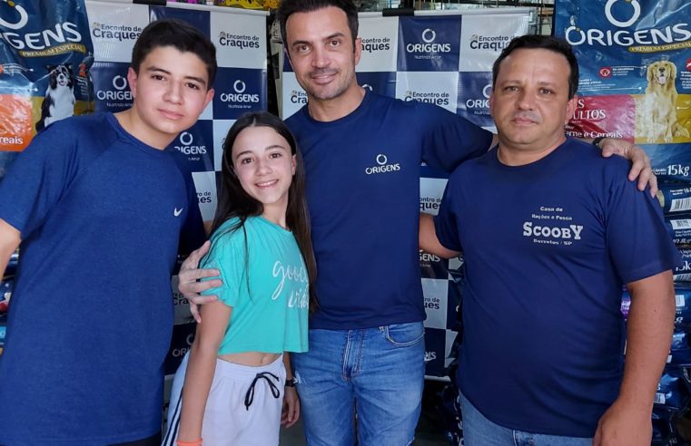 Ex-jogador Falcão visitou Barretos ontem e concedeu autógrafos