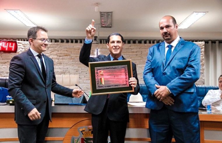 Deputado Sebastião Santos recebe Titulo de Cidadão Barretense